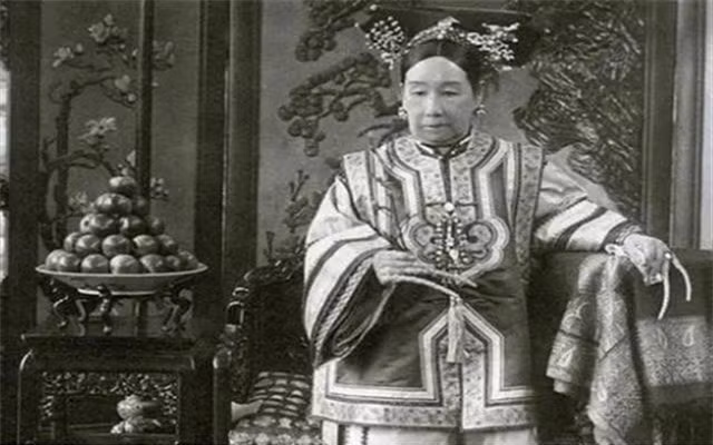 'Buc anh chan thuc' cua Tu Hi Thai hau trong bao tang o My-Hinh-2