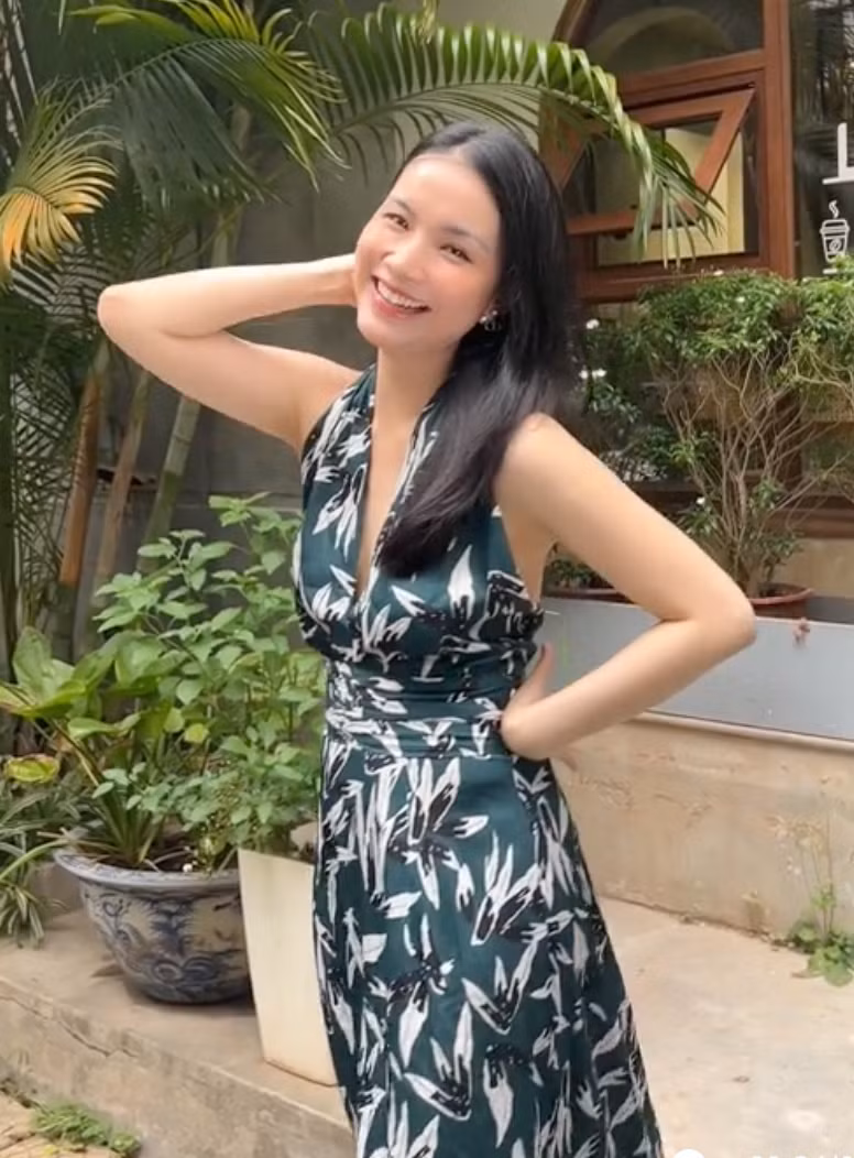 Vợ chồng Thùy Lâm và nhan sắc Hoa hậu ở tuổi 37. Sự nghiệp ngày một lên cao, năm 2010, Thùy Lâm gây bất ngờ khi lên xe hoa cùng Tiến sĩ Kinh tế Nguyễn Anh Tuấn, bạn trai lâu năm hơn cô 6 tuổi. Đám cưới của cặp uyên ương tổ chức tại khách sạn hạng sang ở Hà Nội với sự góp mặt của khoảng 250 khách mời. Sau khi kết hôn, hoa hậu theo chồng ra Hà Nội sinh sống, tiếp tục học thêm Quản trị kinh doanh, cùng chồng làm kinh tế. Ban đầu, Thùy Lâm nói sẽ sắp xếp thời gian tham gia nghệ thuật, không “bỏ cuộc chơi”, nhưng suốt 14 năm qua cô kín tiếng, hầu như không xuất hiện trong showbiz. Vài năm qua, cô thi thoảng hiện diện trong một số sự kiện quan trọng của đồng nghiệp thân thiết. Đến nay, Hoa hậu Hoàn vũ Việt Nam 2008 vẫn tập trung kinh doanh và chăm sóc cho gia đình.
