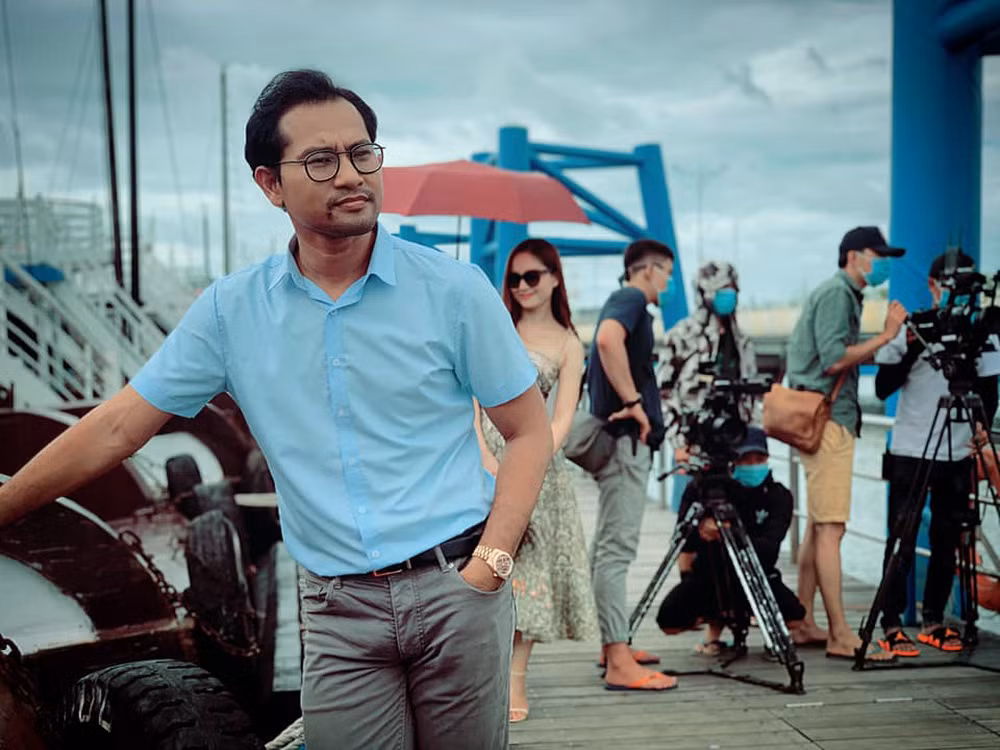 Nam diễn viên 40 tuổi vừa được phong NSƯT: Rời showbiz sang Canada - Hình 2 Nam dien vien 40 tuoi vua duoc phong NSUT: Roi showbiz sang Canada-Hinh-2