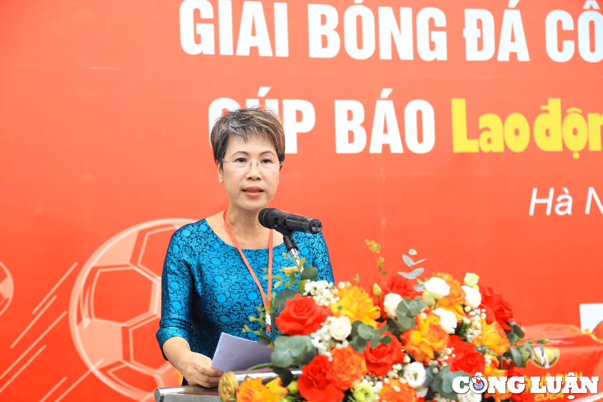Soi dong Giai bong da Cup Bao Lao dong Thu do lan thu IX