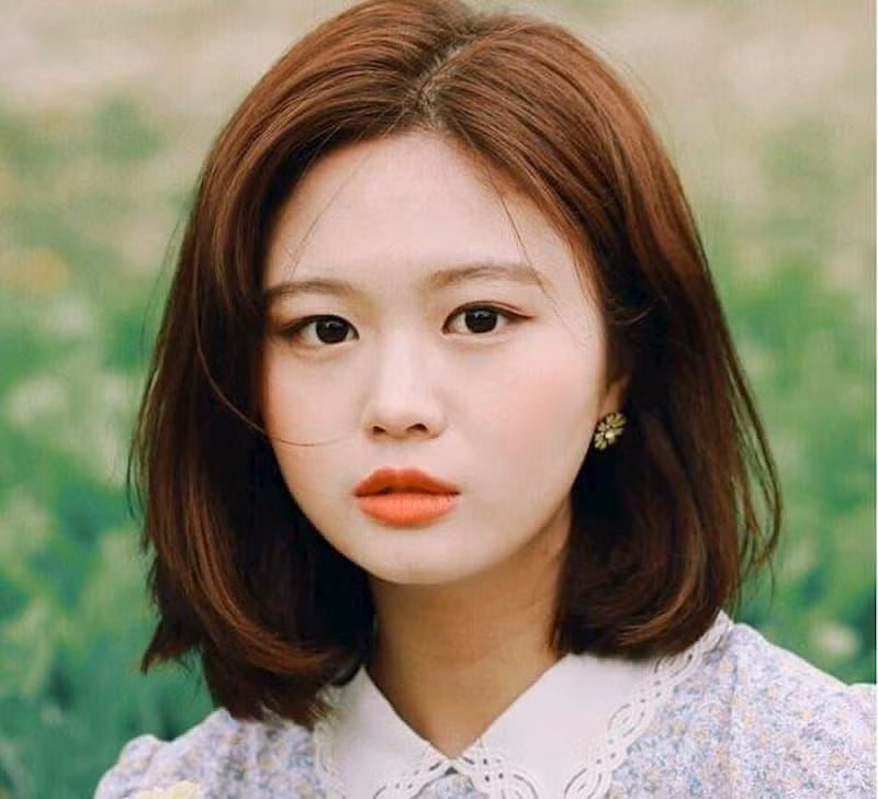 Người sở hữu khuôn cằm tròn đầy được nhận định là vô cùng may mắn. Người này sẽ có vận trình biến động thời tuổi trẻ nhưng nếu nỗ lực hết mình thì vãn niên may mắn, trung niên khởi vận dồi dào, gặt hái thành công trong sự nghiệp.