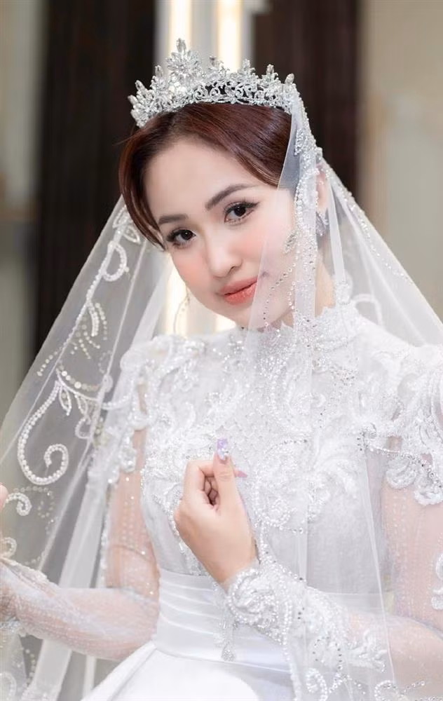 Lễ cưới của Vân Hugo diễn ra tối 6/1 tại Phú Quốc.