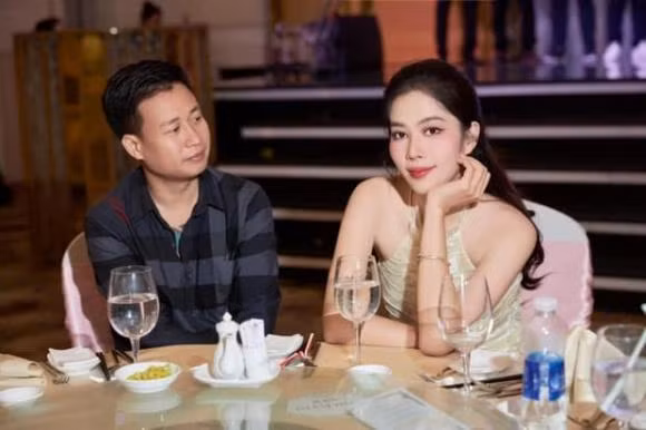 Chong tuong lai cua Nam Em bat ngo tiet lo thu nhap khung-Hinh-2
