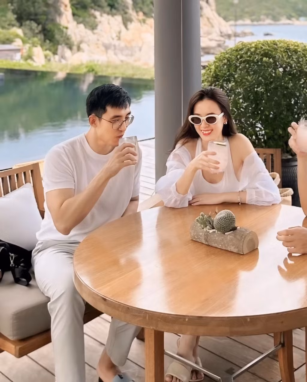 Sau lễ cưới xa hoa, Midu và thiếu gia Minh Đạt chọn một resort 6 sao ở Ninh Thuận để tận hưởng tuần trăng mật.