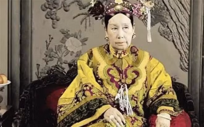 Tu Hi Thai hau to chuc tiec Tet xa hoa, ton kem the nao?