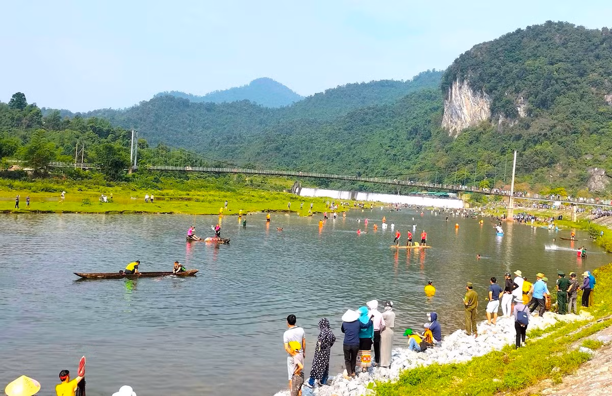 Hội thi diễn ra sôi nổi và thu hút được đông người dân về tham gia.