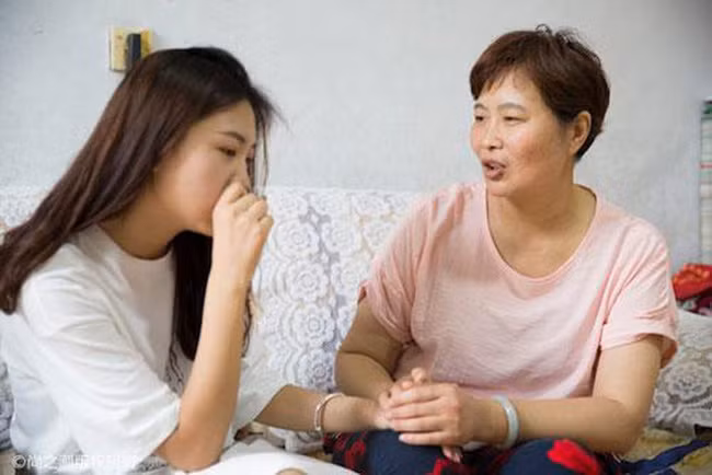 Thay vào đó, hãy an ủi hoặc từ chối khéo. Con tim tình cảm vốn không phải là việc có thể dễ dàng được giải quyết bằng lý tính hay cảm tính của kẻ ngoài cuộc.