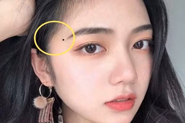  Bên cạnh đó, họ còn được biết đến với cách đối nhân xử thế khéo léo và sự thông minh sáng suốt trong công việc. Đây chính là những người luôn kiên trì và chăm chỉ với mục tiêu của mình, và nhờ vậy, họ thường dễ dàng đạt được thành tựu đáng ngưỡng mộ, khiến người khác không khỏi ngưỡng mộ. 
