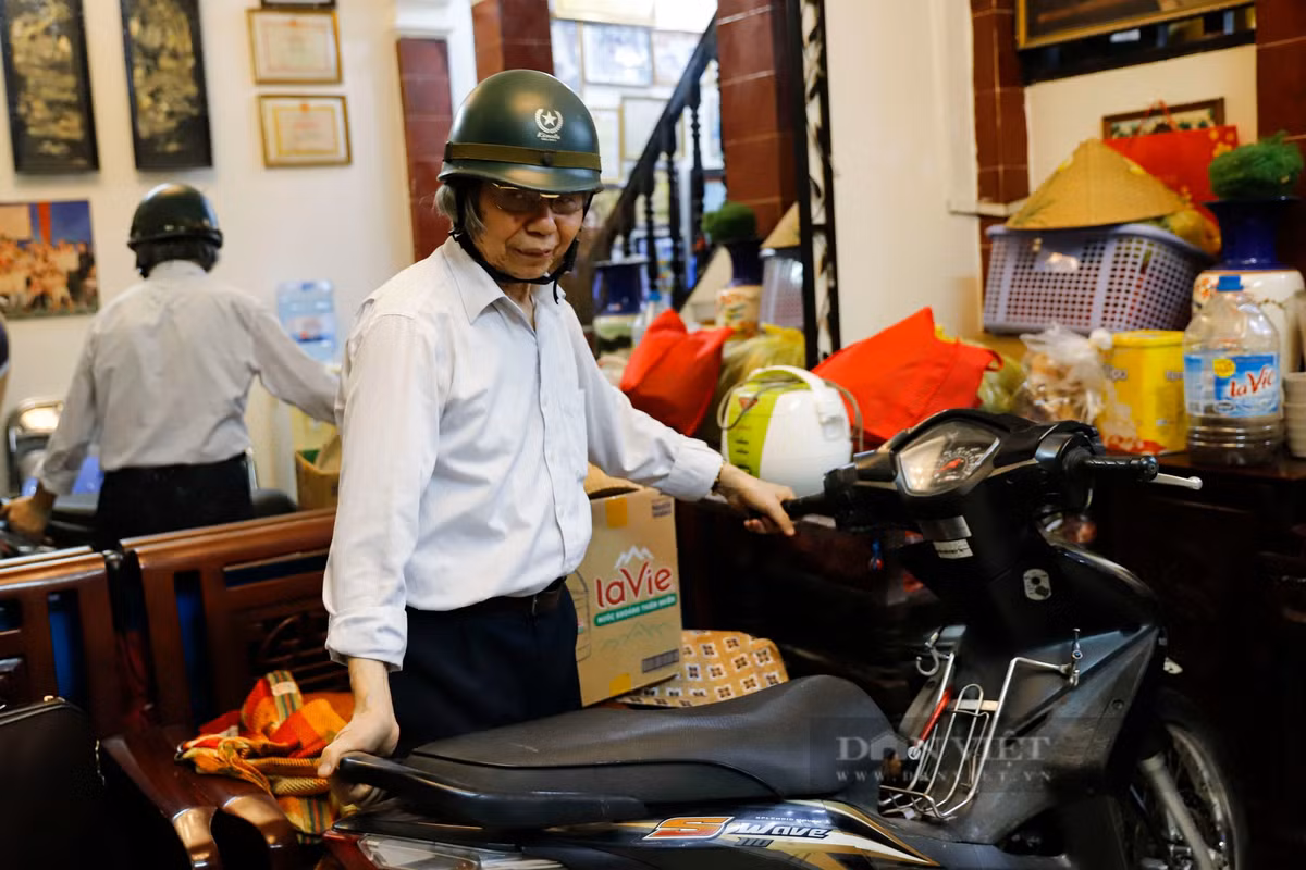 Hiện tại, mặc dù đã bước sang tuổi 75 nhưng ông vẫn sử dụng xe máy để thăm những người đồng đội đã chiến đấu cùng ông trên những "con tàu không số" huyền thoại.