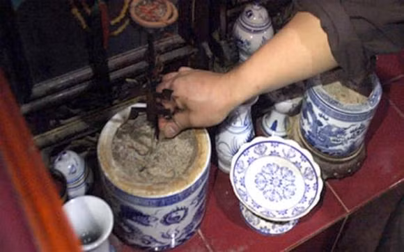 Lau don ban tho, nen dung tro hay cat de cho vao bat huong?