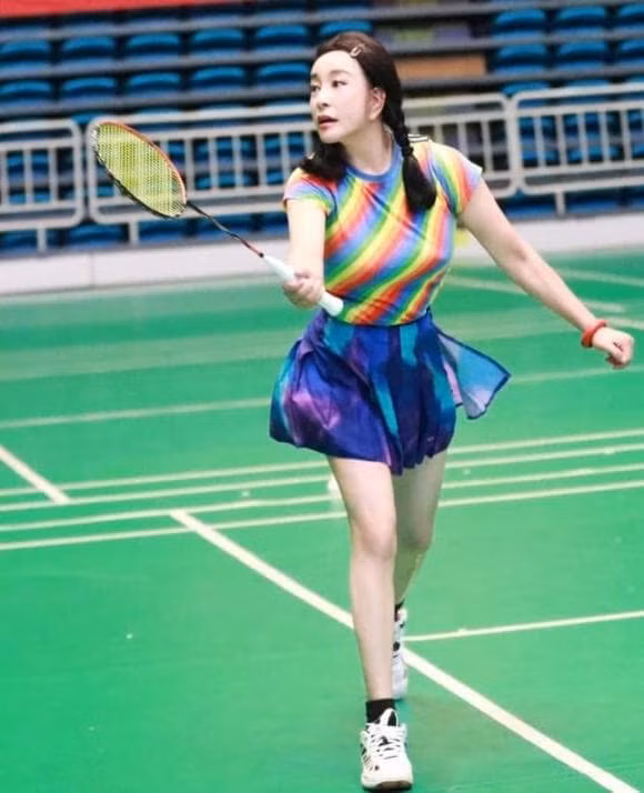 Buc anh cua Luu Hieu Khanh 71 tuoi gay chan dong toan mang