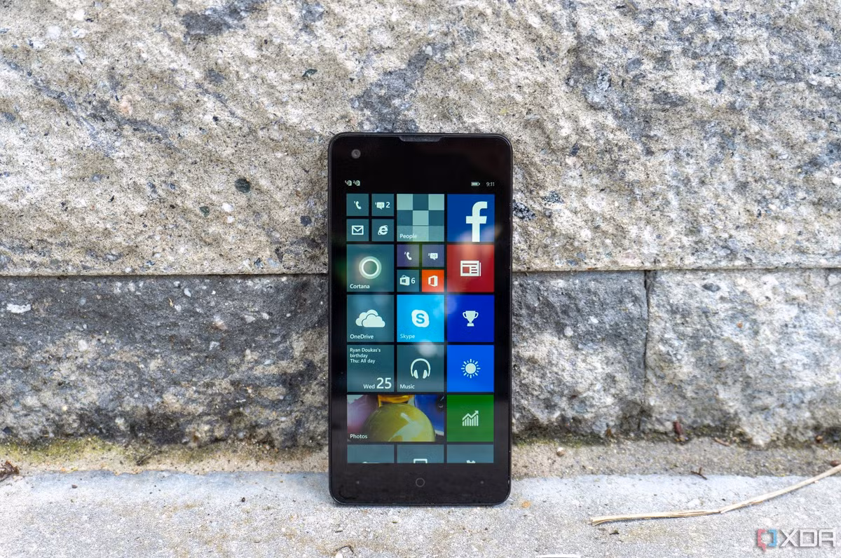 Windows Phone không còn, nhưng 7 mẫu smartphone này sẽ luôn được nhớ đến - Hình 3 Windows Phone khong con, nhung 7 mau smartphone nay se luon duoc nho den-Hinh-3