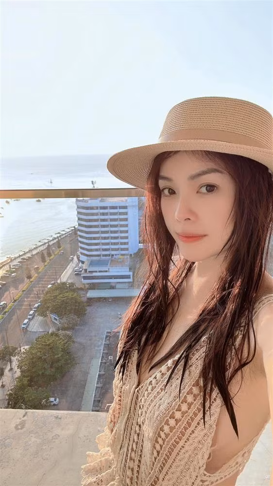 Duong Cam Lynh dien bikini khoe body sau hon 1 nam vo no-Hinh-4