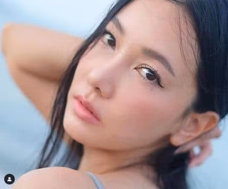  Mắt đen và mắt trắng tách biệt rõ ràng: Mắt tốt phải có mắt đen và mắt trắng rõ ràng, mắt đen đen như ngọc bích, mắt trắng trong, biểu thị người trong sáng. 