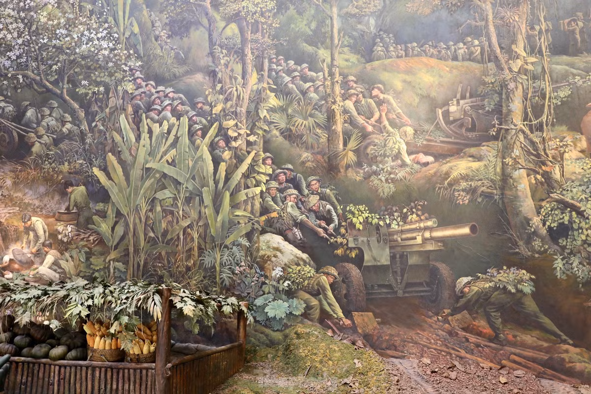 Hình ảnh bộ đội ta kéo pháo vào trận địa.
