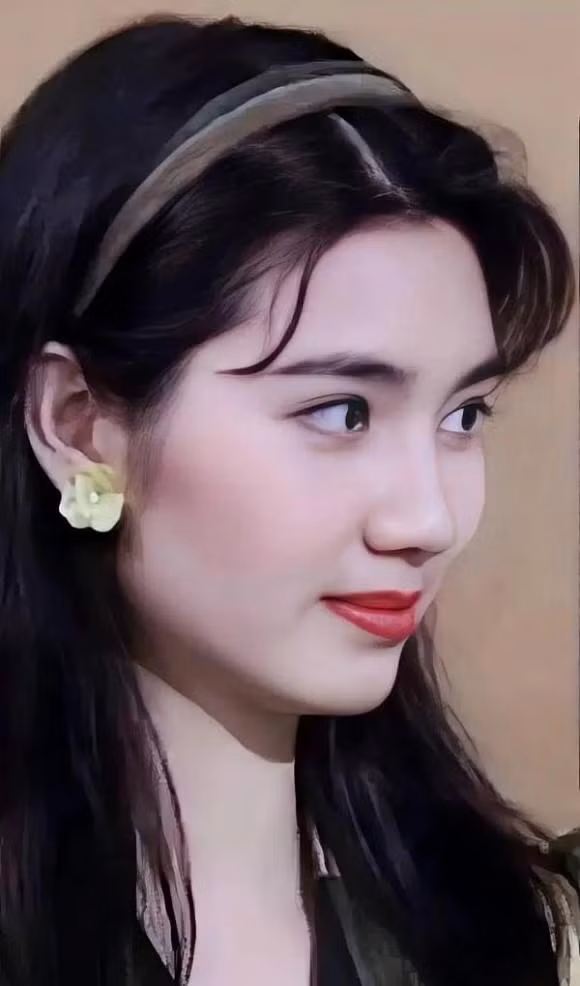 Hồng Hân.