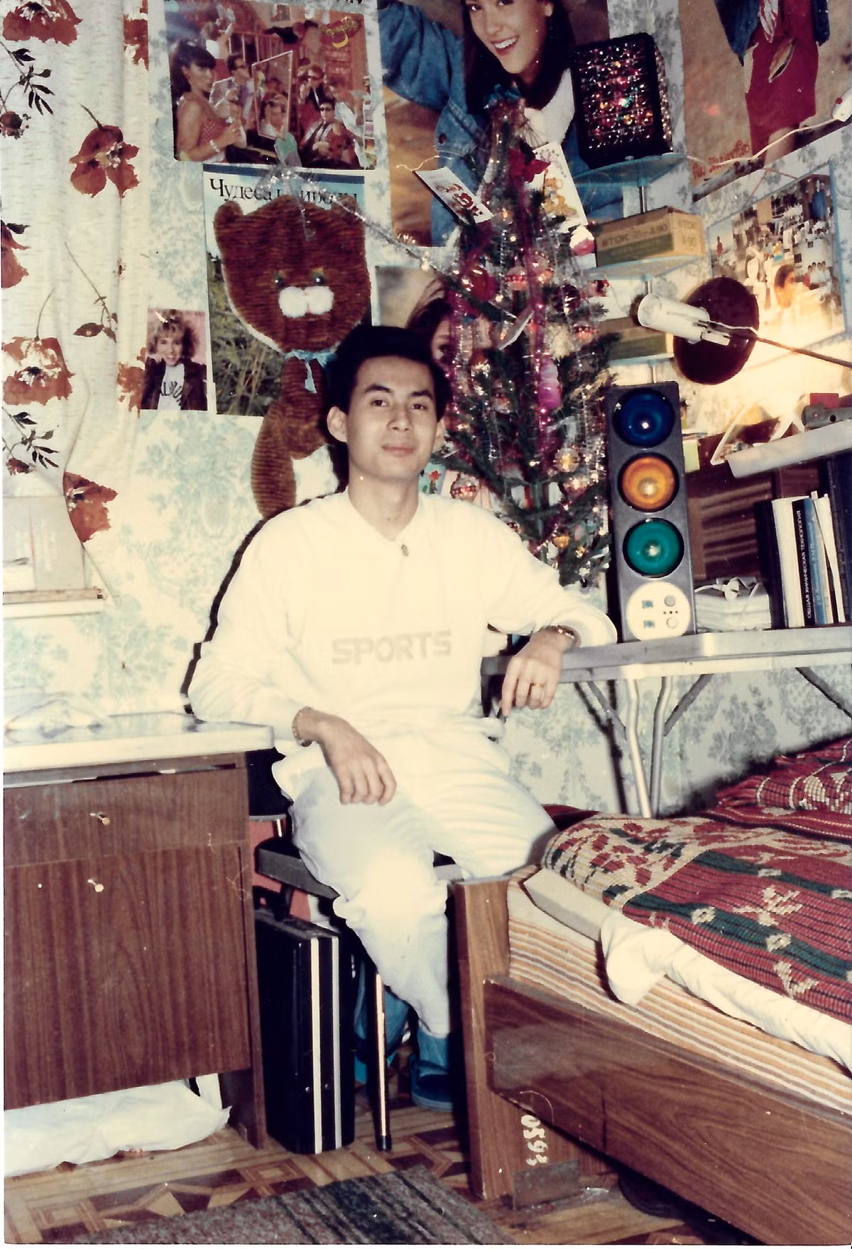 Tu bung be phuc vu, nam ca si doi doi nho 1 bai hat
