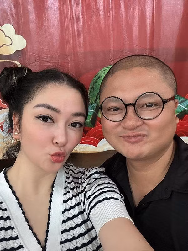 Hoa hậu Nguyễn Thị Huyền giống như một người bình thường kể từ khi rời khỏi showbiz. Cô hạnh phúc bên người thân và chia sẻ những khoảnh khắc ấm áp bên gia đình.