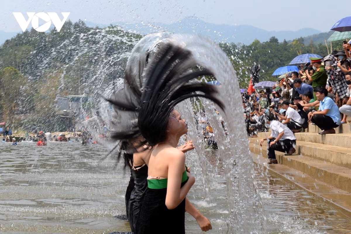Lễ hội gội đầu đã trở thành nét văn hóa đặc trưng của đồng bào Thái trắng ở Phong Thổ và đang ngày càng được nhiều người biết đến, tìm về mỗi mùa lễ hội.