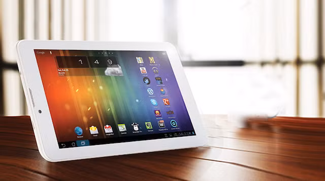  Mobell Tab 8i. Ngoài thiết kế đơn giản và mức độ hoàn thiện sản phẩm khá tốt từ nhôm và polycarbonate, Mobell Tab 8i còn là mẫu máy tính bảng giá rẻ hiếm hoi trong phân khúc này được trang bị camera chính 8MP, kèm đèn LED flash trợ sáng. Chưa hết, camera trước 2MP đủ để chụp ảnh selfie một mình hay với bạn bè rồi sau đó chia sẻ lên các trang mạng xã hội, ứng dụng OTT yêu thích.
