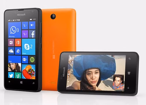  Microsoft Lumia 430 (1,59 triệu đồng). Microsoft Lumia 430 có thiết kế vuông vắn, nhiều màu sắc đặc trưng của dòng Lumia. Sản phẩm có màn hình 4-inch, độ phân giải 480 x 800 px, đem đến chất lượng hiển thị tốt, màu sắc đẹp, dễ nhìn. Cấu hình của máy khá ổn với chip xử lý 2 nhân Qualcomm Snapdragon 200, hỗ trợ RAM 1GB và có bộ nhớ trong 8GB, ngoài ra máy cho phép mở rộng thẻ nhớ lên đến 128GB. Tuy nhiên, Lumia 430 chỉ được trang bị camera 2 MP phía sau cùng camera VGA phía trước. Máy sở hữu pin dung lượng 1500mAh, có thể duy trì trạng thái chờ lên đến 19 ngày, thời gian đàm thoại đến 12,9 giờ và thời lượng lướt web bằng wifi có thể đến 9 giờ.