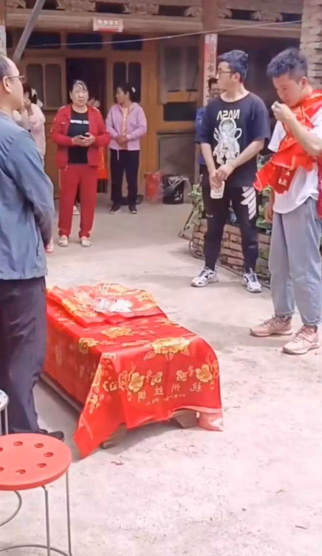 Chu re bi nha gai tu choi vi khong du sinh le