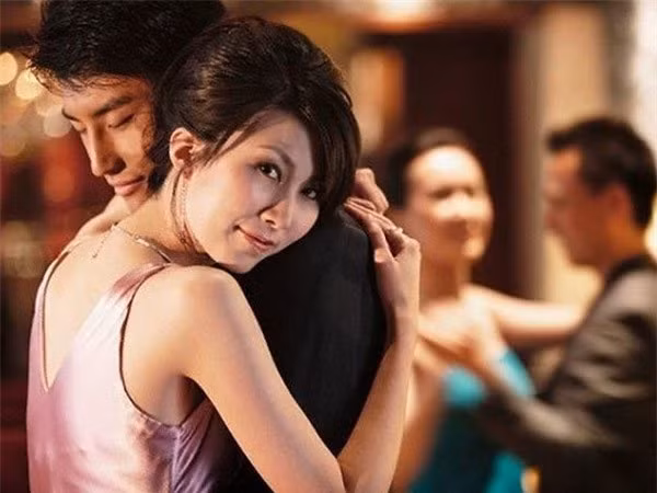 Đàn ông có 4 điểm này rất dễ hấp dẫn với ''gái lạ'' ảnh 1