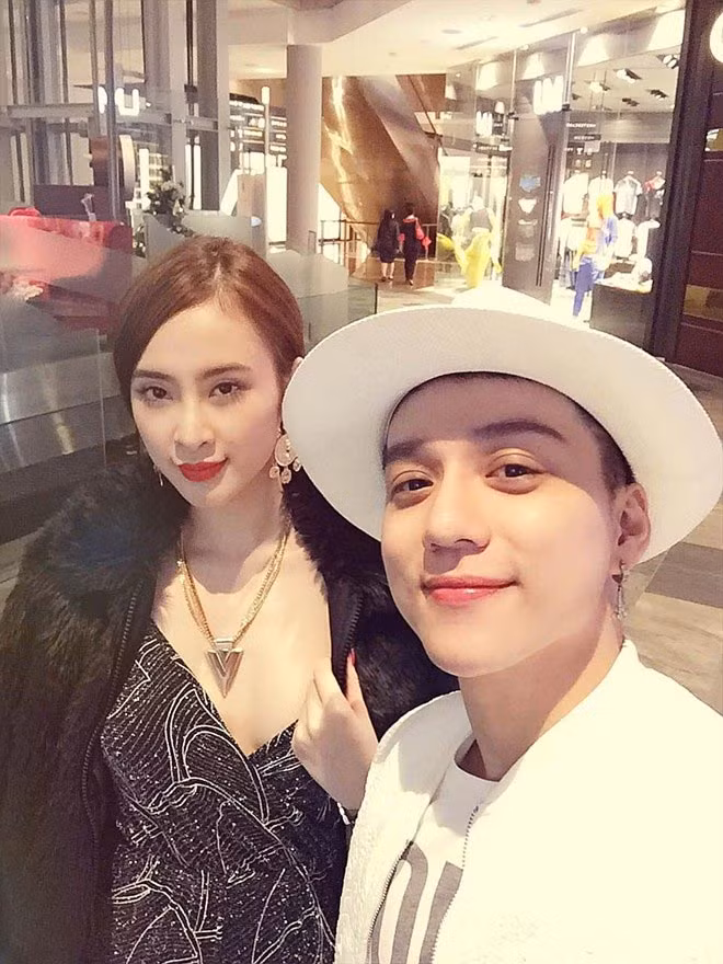 Phương Trinh chụp hình cùng bạn thân. Hiện tại, cô nhận được nhiều lời mời đóng phim nhưng chưa tìm được kịch bản hài lòng. Cô muốn đảm nhận một vai diễn mới lạ để tái ngộ màn ảnh năm tới.