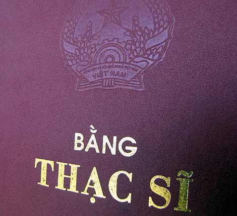 Bằng thạc sĩ cũng sai lỗi quốc huy.