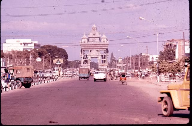Cái nhìn gần hơn về cổng Patuxay.