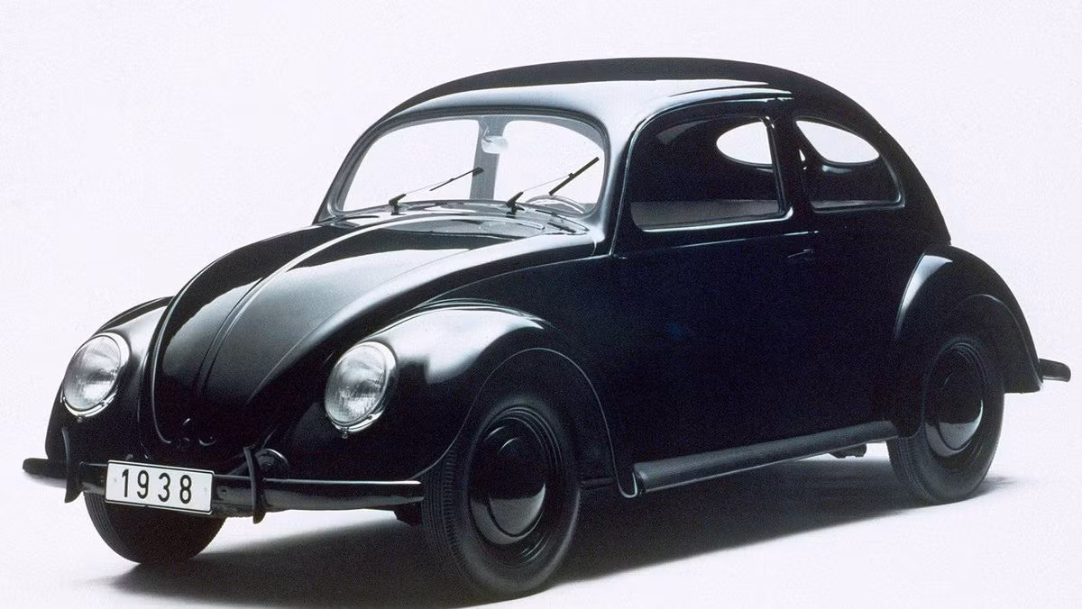 Thập niên 1930, “xe đại chúng” kiểu “bọ rùa” của Volkswagen được ra mắt tại Đức, đánh dấu sự ra đời của dòng xe thiết kế hiện đại, tiết kiệm nhiên liệu và giá cả phải chăng.