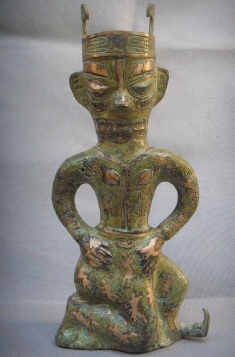 Lịch sử khám phá văn minh Sanxingdui bắt đầu vào năm 1929, khi một người nông dân Tứ Xuyên tìm thấy nhiều cổ vật bằng đồng kỳ lạ ở vườn nhà mình.