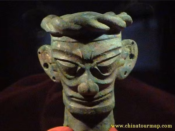Các nhà khảo cổ học cho rằng, mặt nạ Sanxingdui là hiện thân của các vị thần hoặc tổ tiên của các cư dân thuộc nền văn minh này.