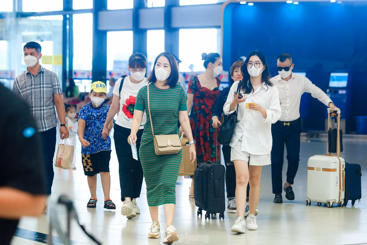 Những kỳ nghỉ lễ kéo dài như thế này tình trạng ùn tắc quá tải luôn diễn ra.