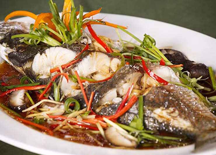 Thịt cá dầm xanh thơm ngọt, nhất là buồng trứng, đặc biệt phần xương cá rất mềm mà không có mùi tanh.
