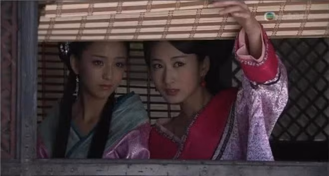 My nu nao bi bo roi tu nho, 29 tuoi lam hoang hau?-Hinh-6