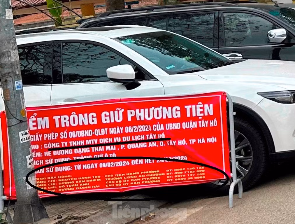 Tại các bãi xe chặt chém giá và hàng rào nhân viên bãi xe dùng để bịt đường dạo Hồ Tây và phố Quảng An đều có dán bảng thông tin ghi là điểm trông giữ phương tiện, số cấp phép của UBND quận Tây Hồ, tên Công ty trông giữ xe, dưới cùng (vòng tròn) là số điện thoại đường dây nóng từ Chủ tịch phường đến Trưởng Công an phường Quảng An, quận Tây Hồ... nhưng tình trạng loạn giá, chặt chém phí trông xe và chặn đường giao thông vẫn xảy ra (!?).
