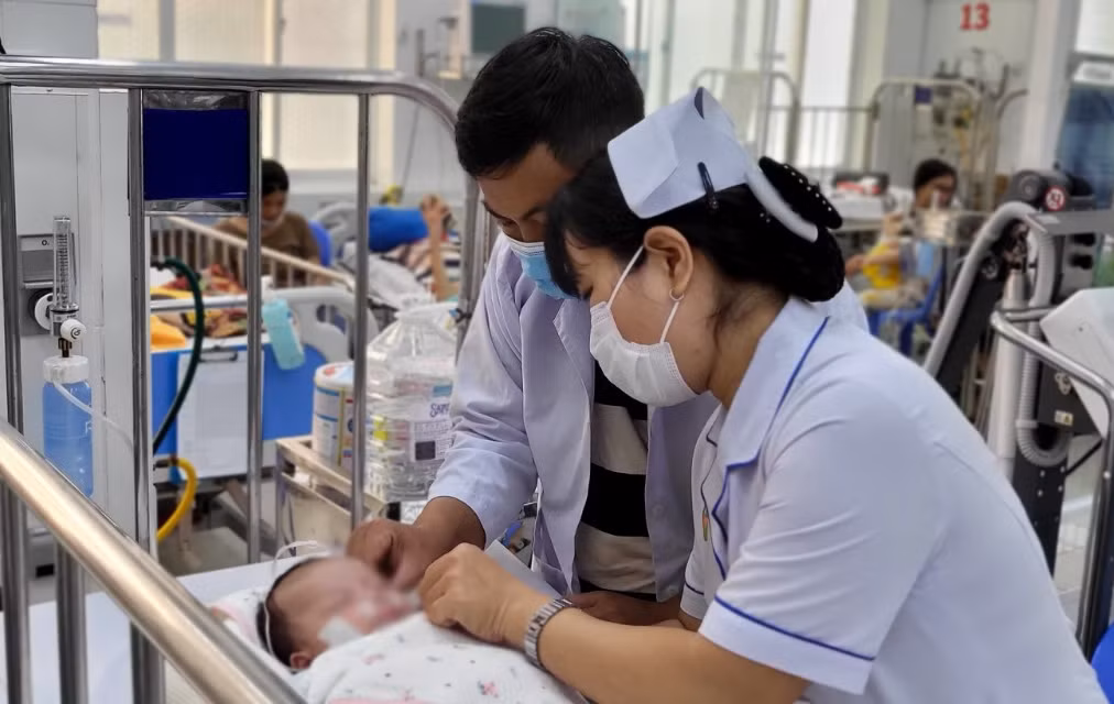 Ngành y tế TP.HCM nói về một số bệnh viện lâm vào cảnh nợ nần - Hình 2 Nganh y te TP.HCM noi ve mot so benh vien lam vao canh no nan-Hinh-2