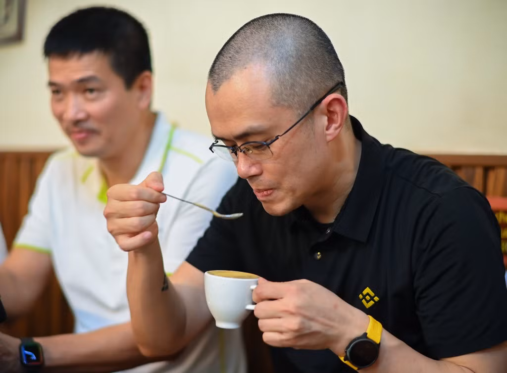CZ uong ca phe trung, noi ve blockchain o Ha Noi
