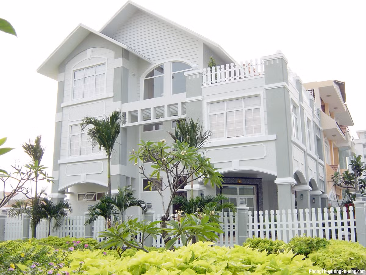 Trong đó, việc lựa chọn kích thước, hướng cửa chính của ngôi nhà cho hợp phong thủy, mang lại nhiều may mắn cho gia chủ vô cùng quan trọng.