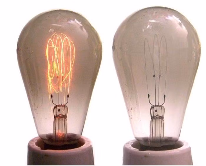 Bí ẩn bóng đèn sợi đốt lâu nhất thế giới, dùng từ năm 1901 đến giờ - Hình 3 Bi an bong den soi dot lau nhat the gioi, dung tu nam 1901 den gio-Hinh-3