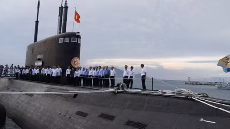 Lãnh đạo Thành ủy, UBND TP HCM cùng các ban ngành thăm quan tàu ngầm HQ-183 TP HCM.