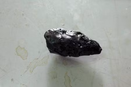 Viên “thiên thạch” bằng nhựa của nhóm Thái Văn Tuấn.