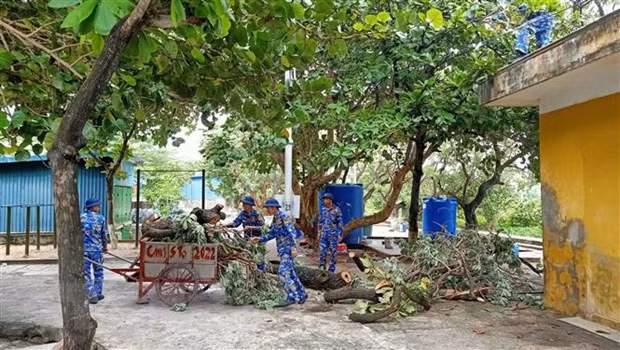 Hơn 1.000 ngư dân vào các âu tàu ở Trường Sa tránh trú bão Noru Hon 1.000 ngu dan vao cac au tau o Truong Sa tranh tru bao Noru