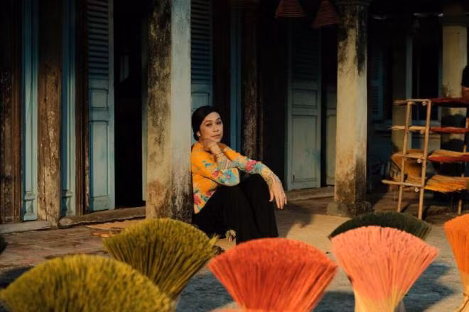 Hoai Linh tai xuat vao vai gia gai, khan gia chang man ma