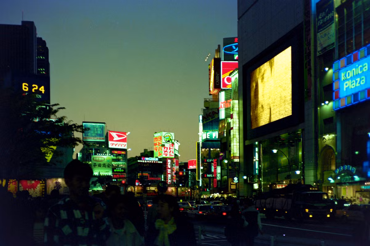Ánh đèn đêm ở khu Shinjuku.