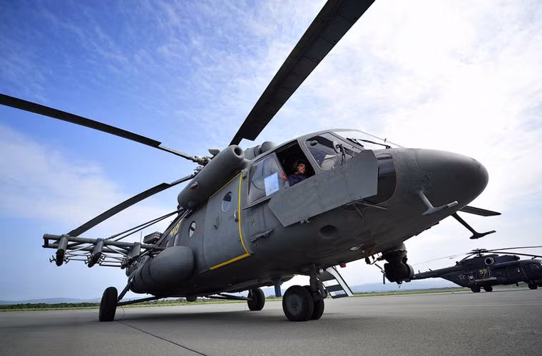 6 điểm treo trên 2 cánh nhỏ của Mi-171Sh có khả năng mang được 8 tên lửa chống tăng có điều khiển Shturm-V, 80 rocket S-8 80mm và gunpod súng máy 23mm. Bên cạnh đó, ở dưới mũi có thể lắp súng máy 7,62mm PKT hoặc PK hoặc RPK.
