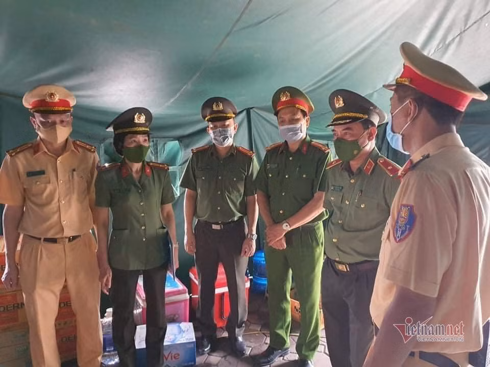 Ha Noi phat hien 25 ca nghi nhiem Covid-19 tai cac chot kiem soat-Hinh-2