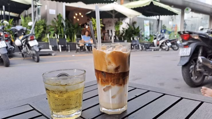Giá nguyên liệu tăng cao, chủ quán cà phê lo lắng Gia nguyen lieu tang cao, chu quan ca phe lo lang