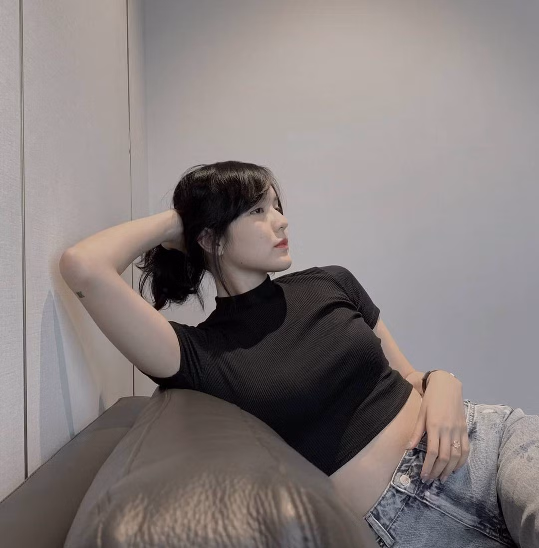 Thời điểm Hải Tú lần đầu được giới thiệu với công chúng, cô nhận nhiều lời khen về nhan sắc. Không ít người kỳ vọng nữ diễn viên phát triển sự nghiệp khi đầu quân dưới trướng Sơn Tùng. Tuy thế bao năm qua, Hải Tú vẫn "giậm chân tại chỗ".